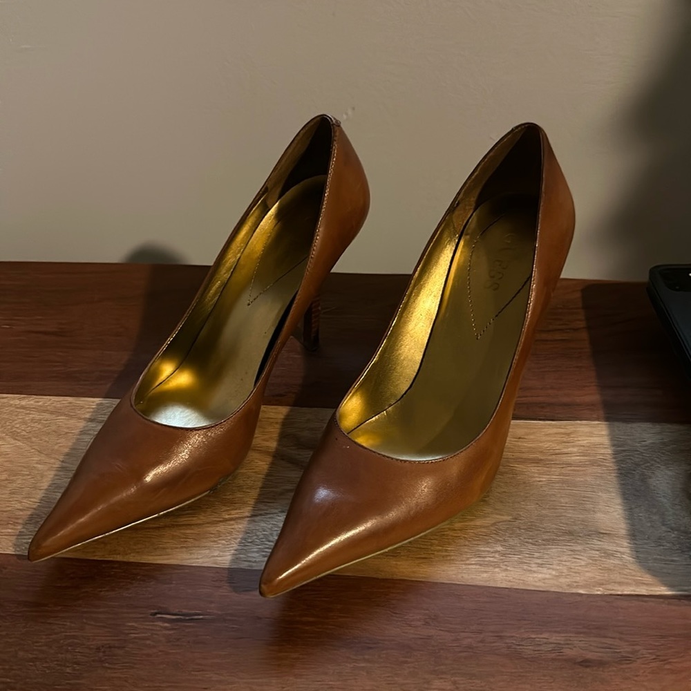 Great condition upper leather shoes